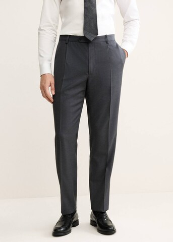 MANGO MAN Regular Pleat-Front Pants 'Siena' in Grey: front