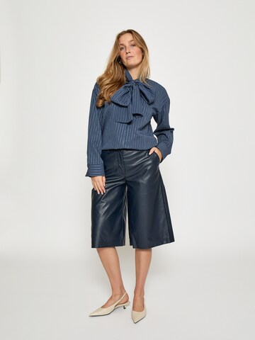 minus Normalny krój Spodnie 'Tasja' w kolorze niebieski