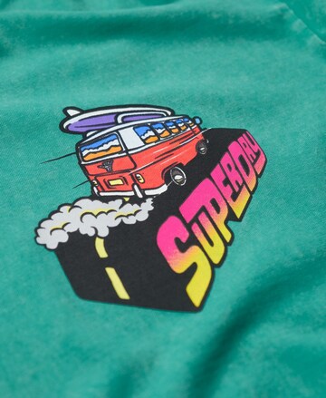 T-Shirt 'Travel' Superdry en vert