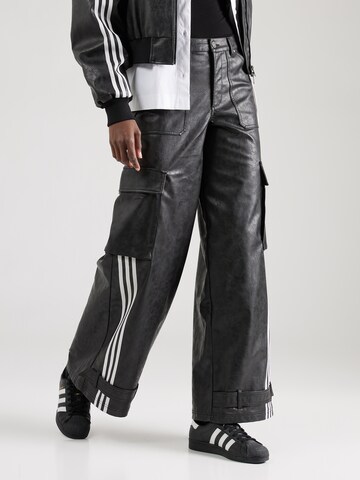 ADIDAS ORIGINALS Ohlapna forma Kargo hlače | črna barva: sprednja stran