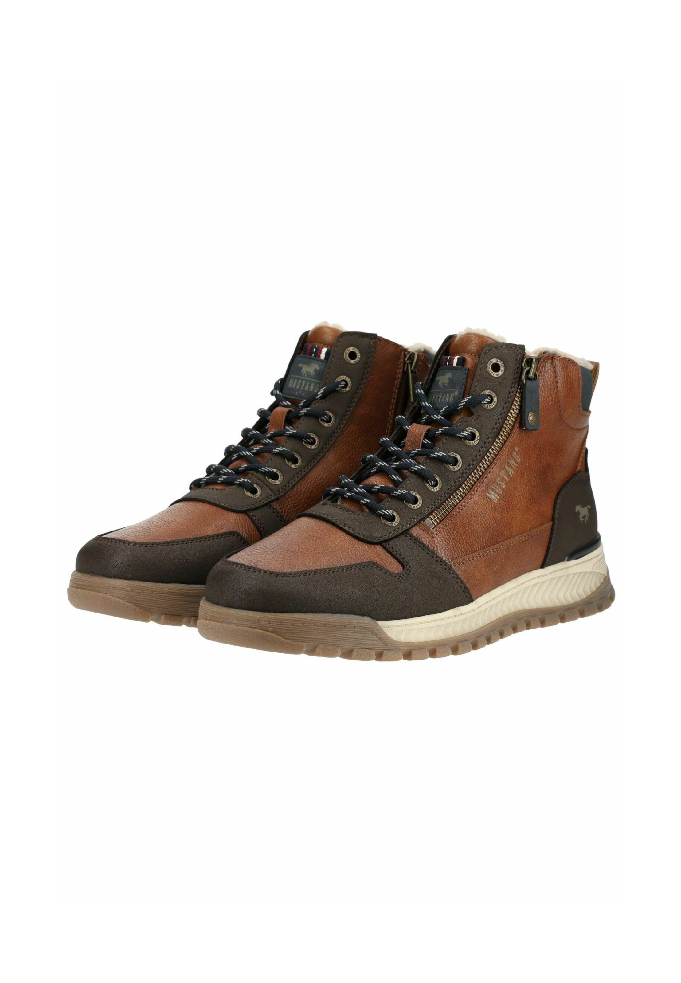MUSTANG - Botas con cordones en marrón
