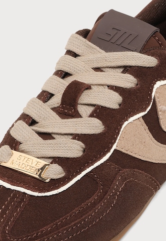 STEVE MADDEN Låg sneaker 'Abbi' i brun