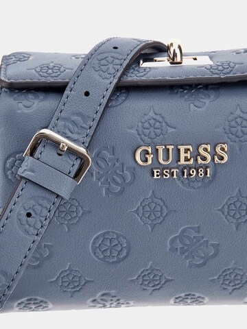 GUESS Umhängetasche 'Phoebe' in Blau