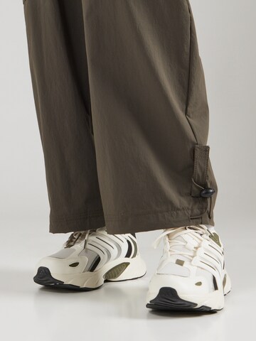 Wide leg Pantaloni cargo 'Ess' di ADIDAS ORIGINALS in verde