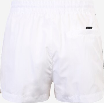 Calvin Klein Swimwear - Bermudas en blanco