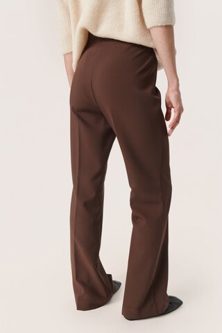 SOAKED IN LUXURY Flared Broek 'Corinne' in Bruin