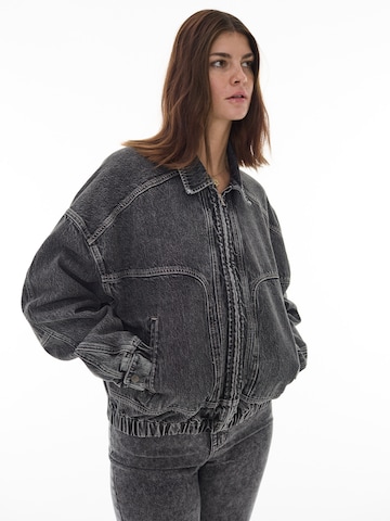 ABOUT YOU x Laura Giurcanu Between-Season Jacket 'Mathilde' in Grey: front