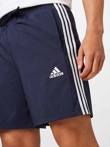 ADIDAS SPORTSWEAR Обычный Спортивные штаны 'Essentials Chelsea' в Синий