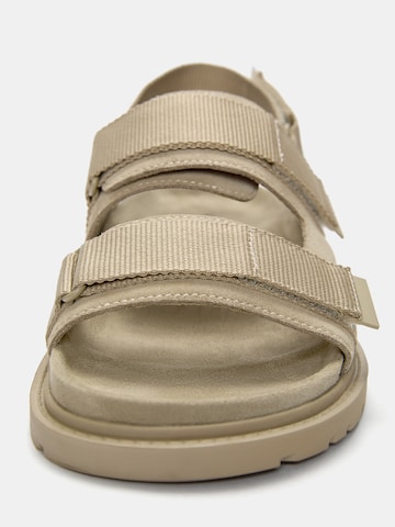 Pull&Bear Sandalen in Beige