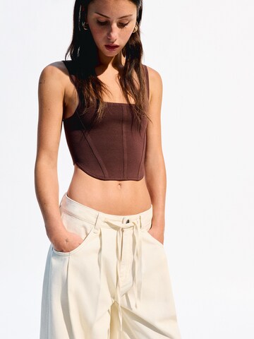 Loosefit Pantaloni con pieghe di Bershka in beige