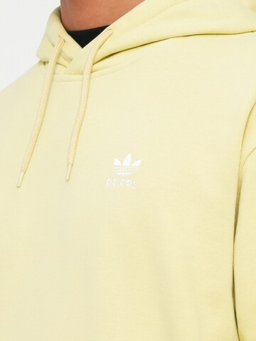 ADIDAS ORIGINALSSweater majica 'ESS' - žuta boja