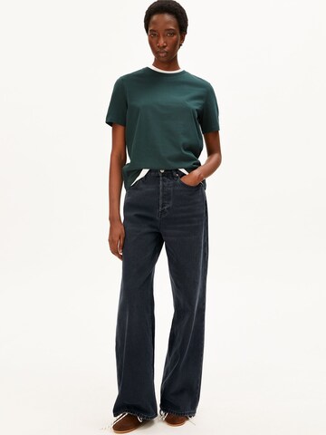 T-shirt ARMEDANGELS en bleu : devant