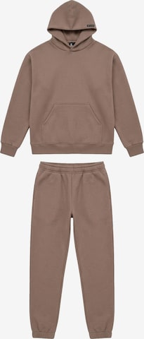 cut my fashion Tracksuit 'Treningai vyrams "CMF by Kamilė" CMF323' in Brown: front