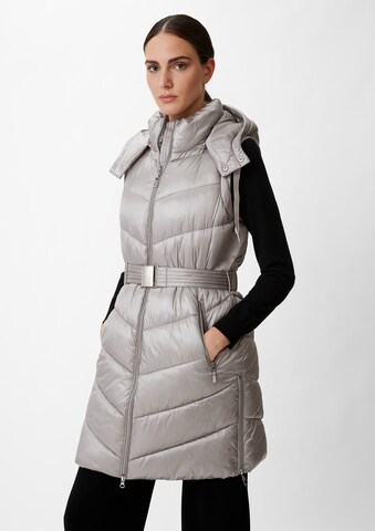 COMMA Vest in Grey: front