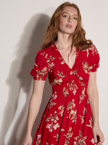 Robe ' ' Apricot en rouge