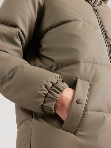 VERO MODA Χειμερινό παλτό 'VMGretafie' σε πράσινο