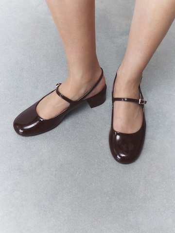 Next - Zapatos destalonado 'Forever Comfort' en rojo