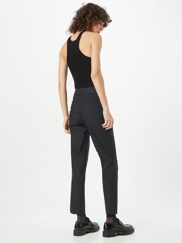 Coupe slim Pantalon à plis GANT en noir