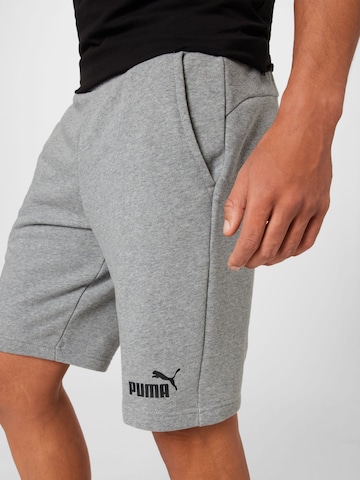 Regular Pantaloni sport de la PUMA pe gri