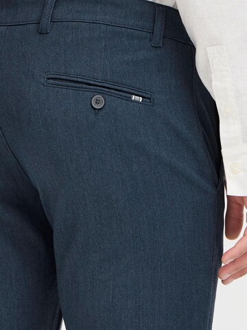 Coupe slim Pantalon chino 'Frederic' !Solid en bleu