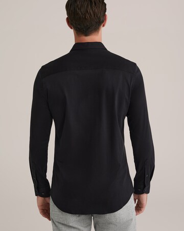 WE Fashion Slim Fit Paita värissä musta