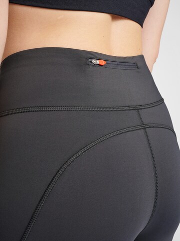 Skinny Pantalon de sport Newline en gris