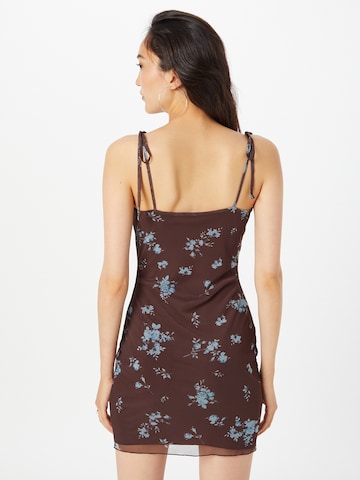 Robe d’été 'May' ABOUT YOU x Antonia en marron