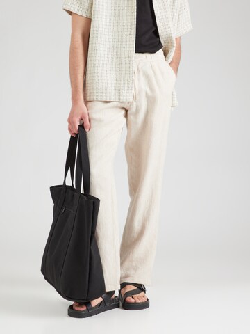 regular Pantaloni con pieghe di KnowledgeCotton Apparel in beige: frontale