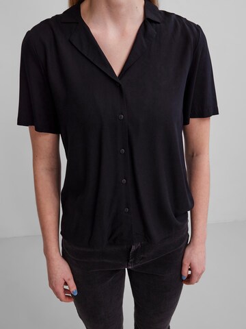 Camicia da donna 'Olivia' di PIECES in nero