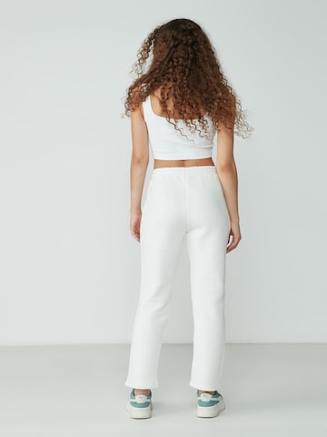 C&City Loose fit Pants in White