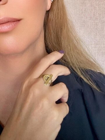 Anello 'Anillo Cierre en latón chapado dorado_' di Gloria Mago in oro