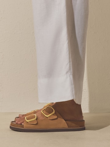 Next - Sapato aberto em castanho