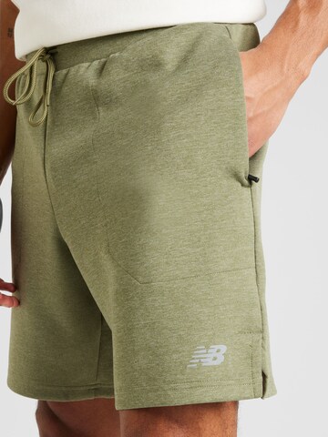 Regular Pantalon de sport new balance en vert