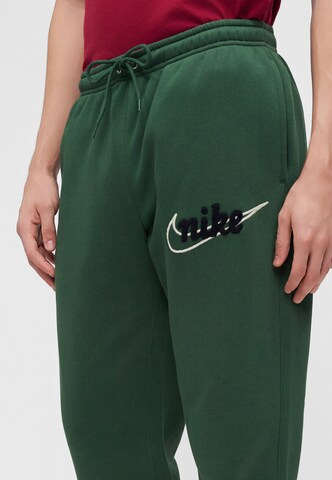 Nike Sportswear Tapered Hose 'CLUB' in Grün