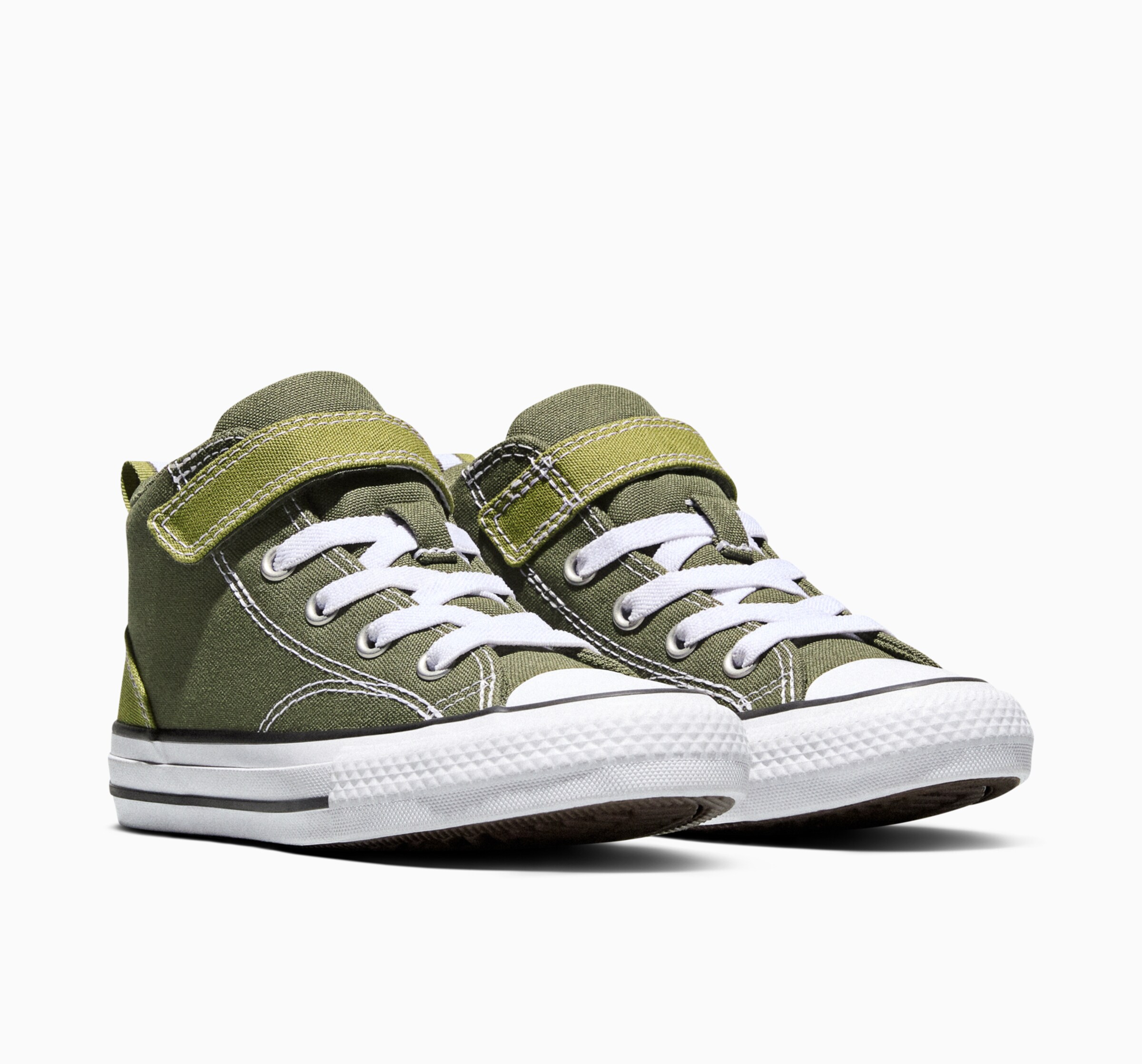 CONVERSE Sneakers in Green