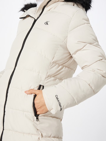 Calvin Klein Jeans Zimní kabát – bílá