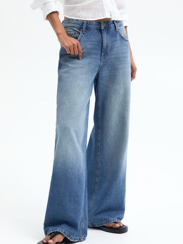 Pull&Bear Wide Leg Jeans in Blau: Vorderseite