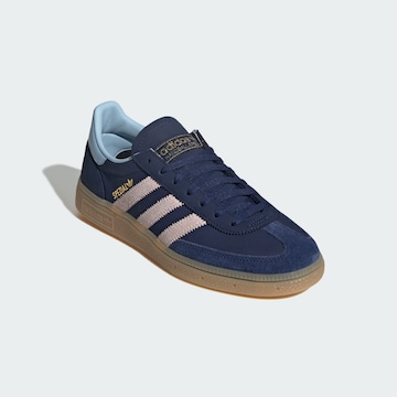 ADIDAS ORIGINALS Ниски маратонки 'HANDBALL SPEZIAL' в синьо