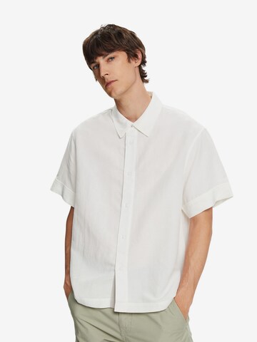 Coupe regular T-Shirt ESPRIT en blanc : devant