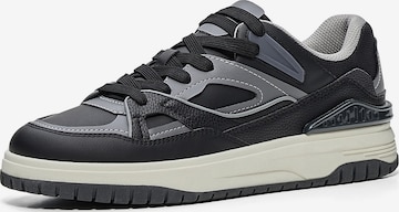 Bershka Sneakersy niskie w kolorze czarny: przód