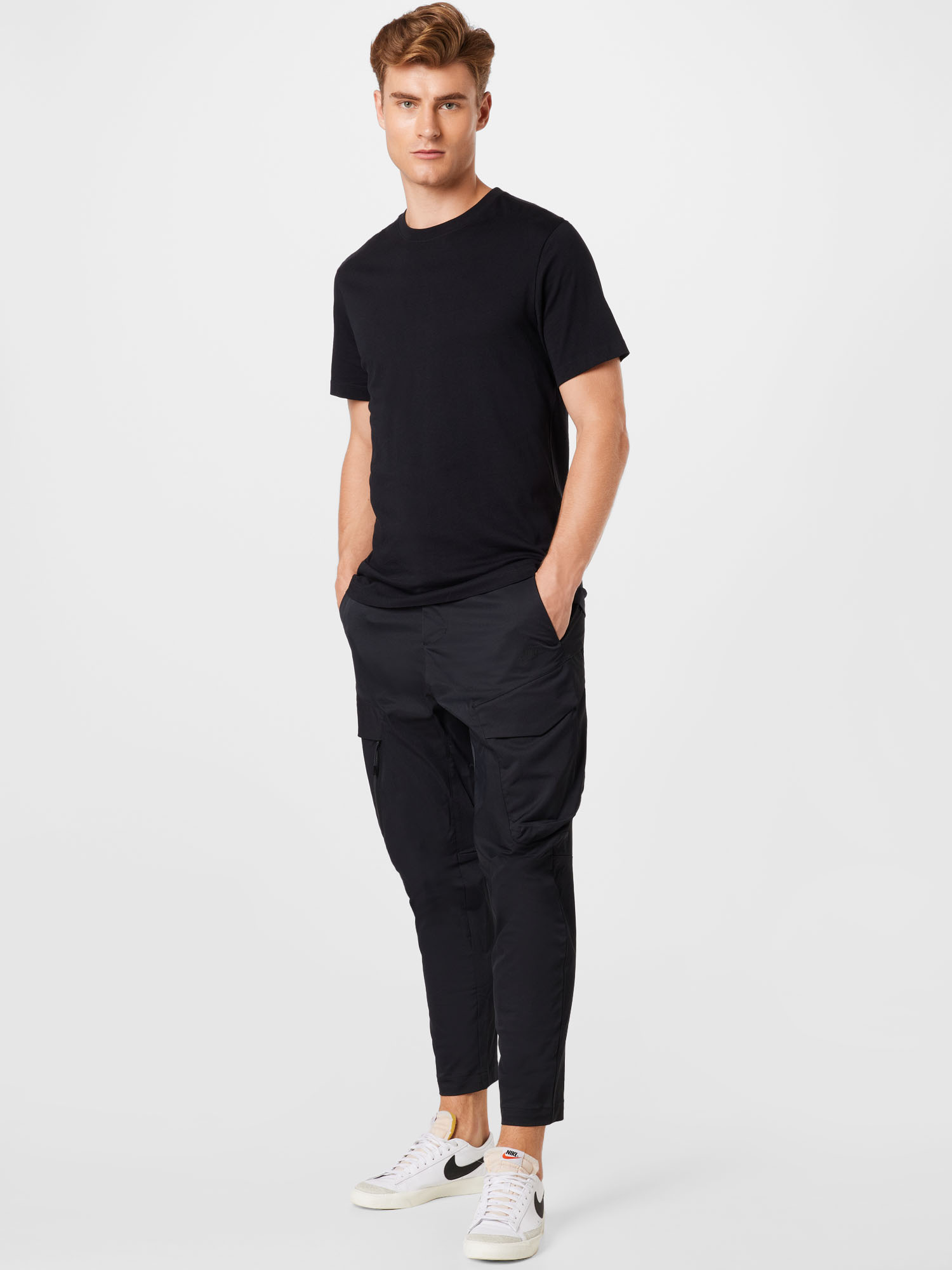 Nike Sportswear Spodnie funkcyjne w kolorze Czarnym 