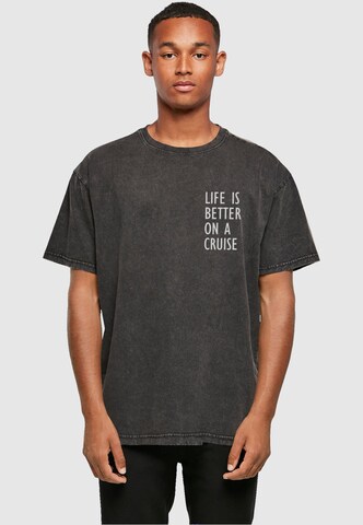 Merchcode Shirt 'Life Is Better' in Schwarz: Vorderseite