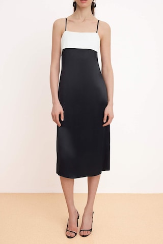 Trendyol - Vestido en negro