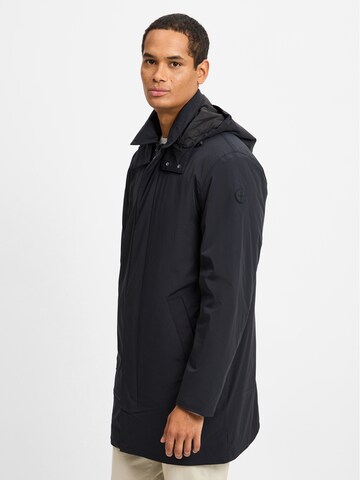 GANT Between-Season Jacket in Black: front