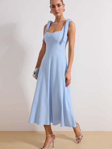 Trendyol Dress in Blue: front