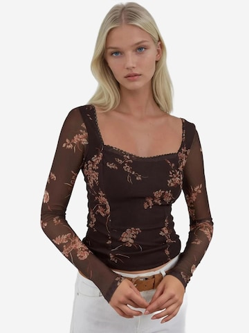 Hiccup Shirt in Brown: front