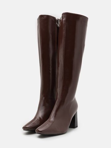 brūns Raid Zābaki 'HETTIE'