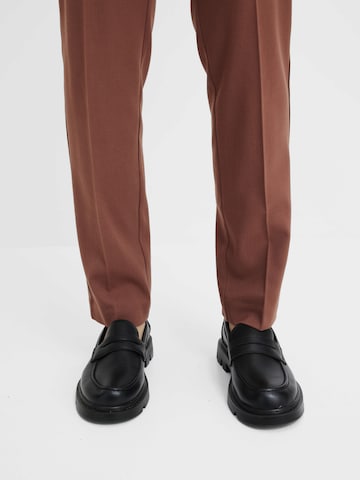 bonprix Slimfit Hose in Braun