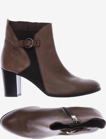CAPRICE Dress Boots in 39 in Brown: front