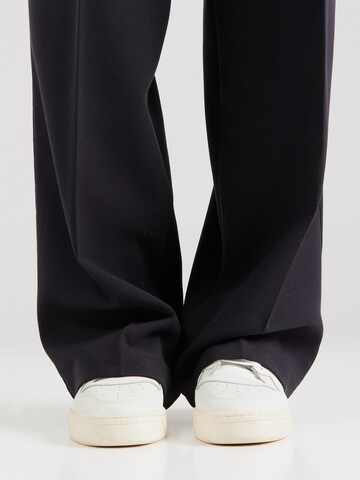 UNITED COLORS OF BENETTON Voľný strih Plisované nohavice - Čierna